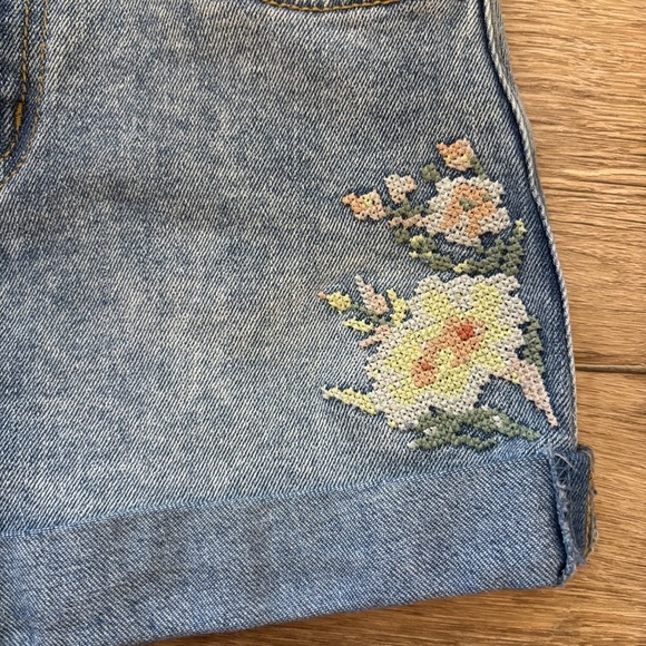 Levi Strauss Signature Embroidered Jean Denim Shorts Girl’s 10 - Picture 2 of 8